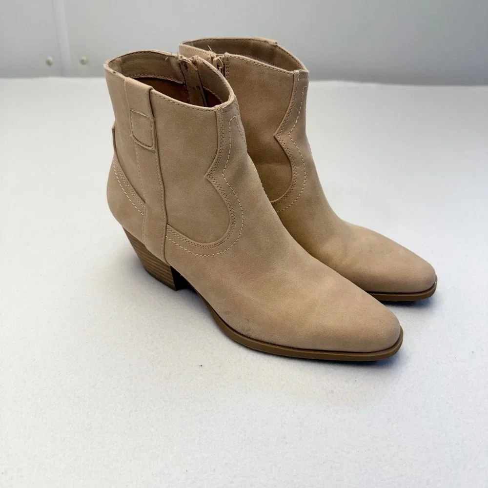DV Dolce Vita Perdue Tan Faux Suede Western Ankle Boots Womens 8.5 Heel Booties